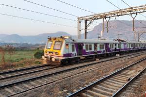 Karjat CSMT local services delayed morning Kalyan, Dombivli central railway local train services passengers