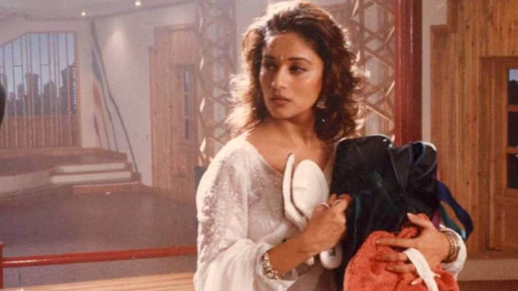 madhuri dixit shah rukh khan and karisma kapoor old movie will re release