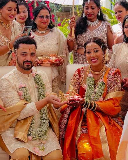 bigg boss marathi fame actress meenal shah wedding photos