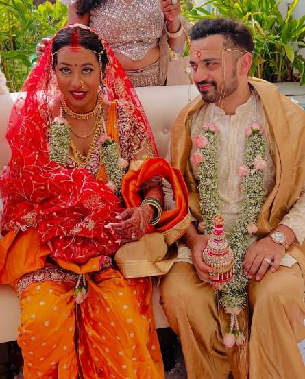 bigg boss marathi fame actress meenal shah wedding photos