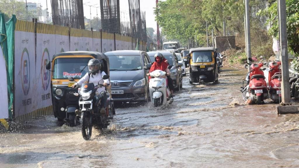 metro work nigdi aqueduct burst Millions liters of water wasted primpari chinchawad