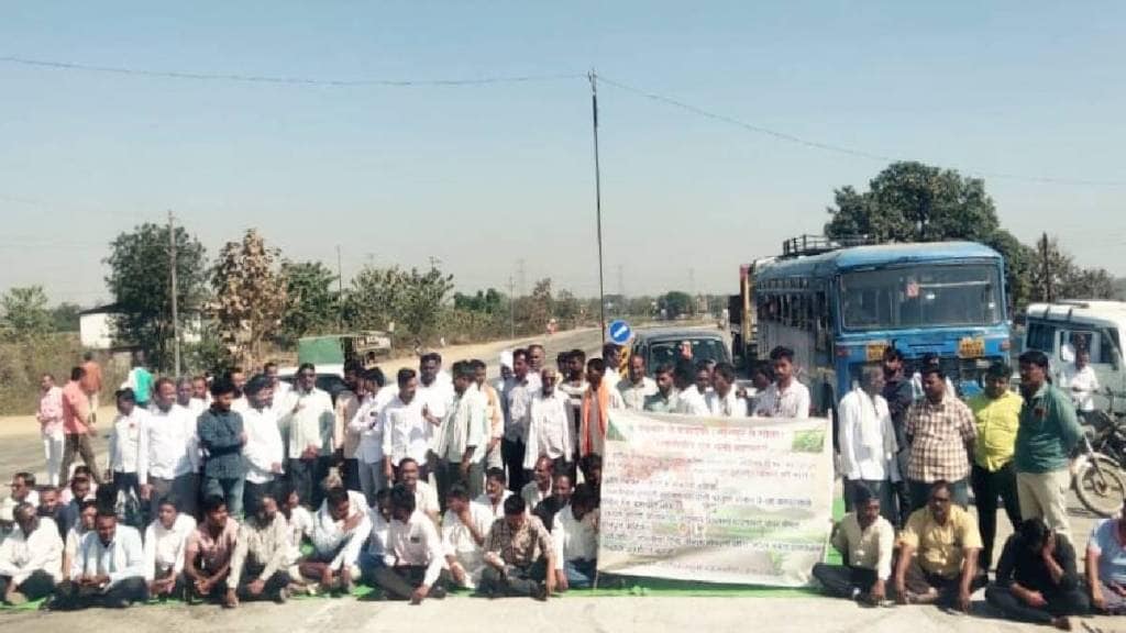 Shaktipeeth Highway Support Action Committee holds protest in Mahagaon Yavatmal