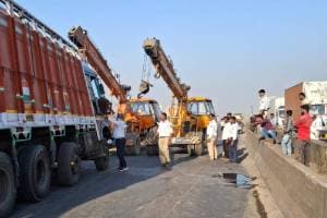 road accident on Mumbai Nashik highwa