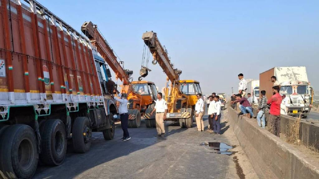 road accident on Mumbai Nashik highwa