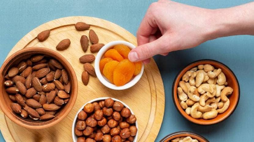 peri menopausal and menopausal women Consume nuts