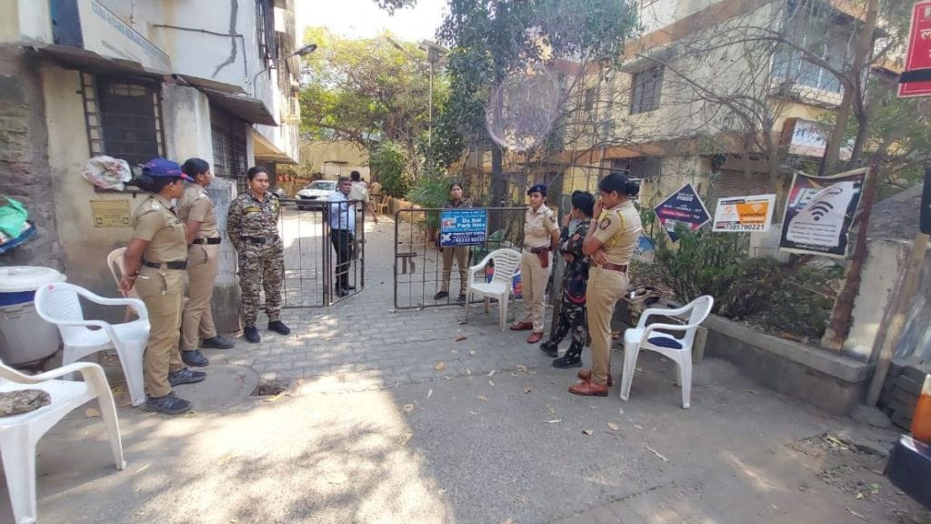 Police force outside actor Rahul Solapurkars house due to security purpose