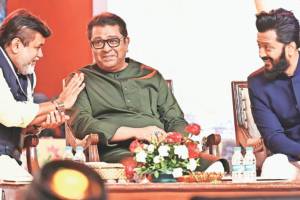 raj thackeray urges writers to speak on political issues