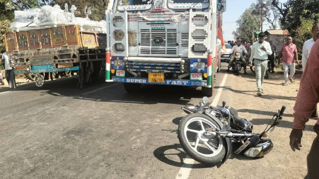 accident on Kopargaon Sangamner road at Shahapur Husband and wife died in ahilyanagar district