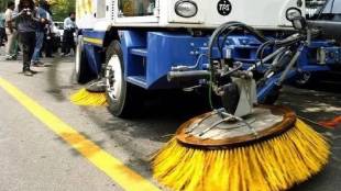 Pune Municipal Corporation decides to clean roads mechanically Pune print news