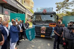 Nitin Gadkari flagged off countrys first road train in Nagpur