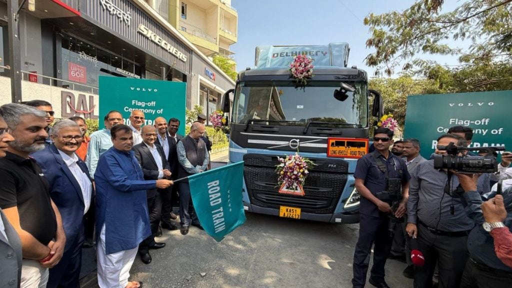 Nitin Gadkari flagged off countrys first road train in Nagpur