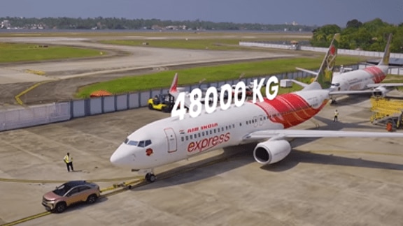 Tata curvv record by pulling aircraft boeing 737 of 48000 kg weight see video