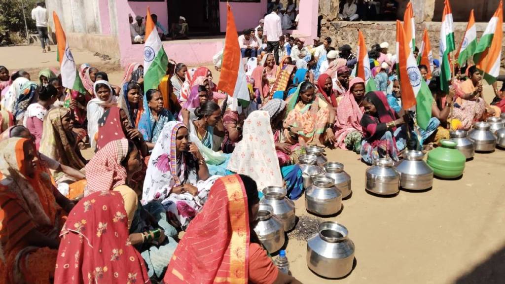 water scarcity issue women protest in Trimbakeshwar taluka