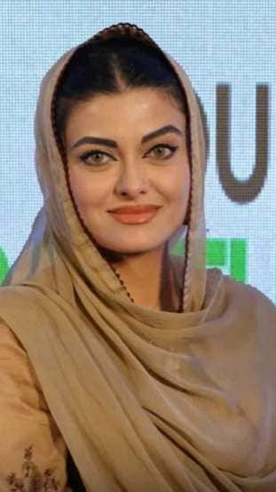 Aishwarya rai duplicate women from pakistan