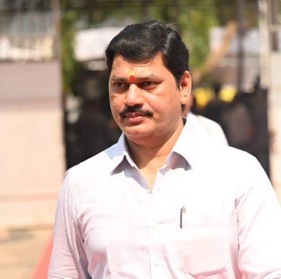 dhananjay munde resignation, dhananjay munde political career, biography