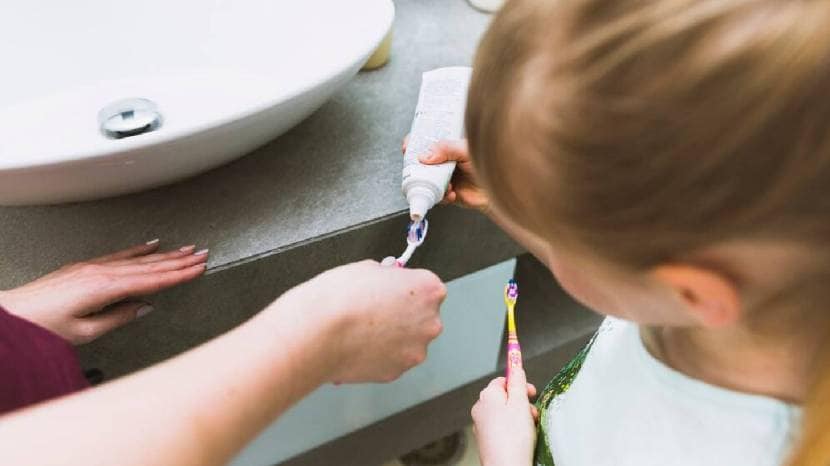 How Much Toothpaste Is Safe To Apply on brush