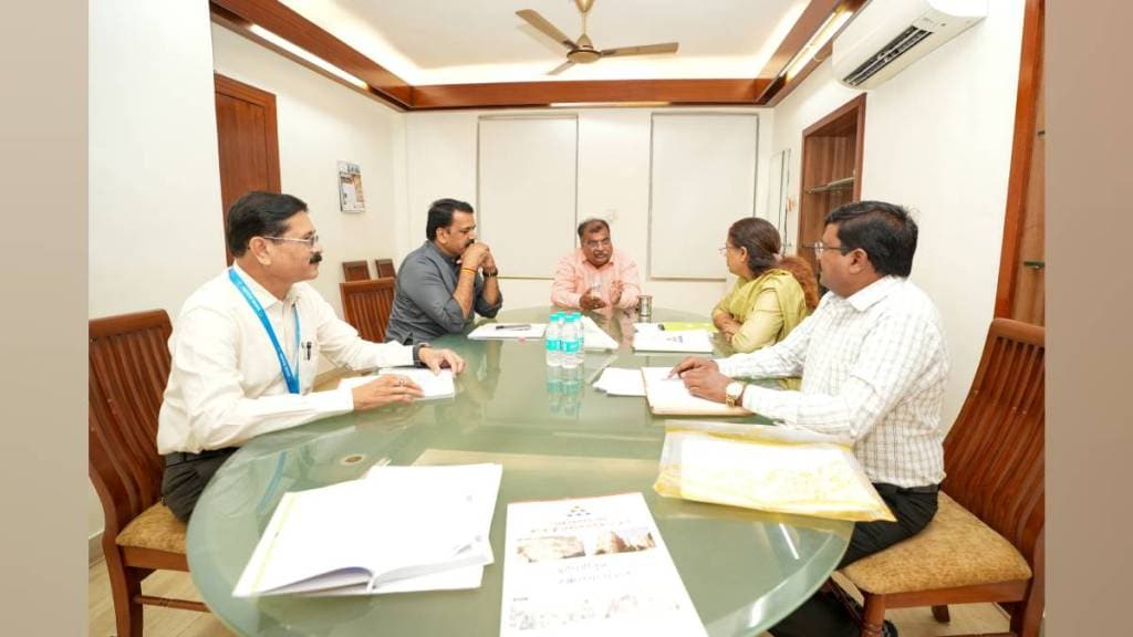 bjps ravindra chavan instructed mumbai officials to implement slum rehabilitation scheme effectively