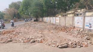 municipal corporation removed illegal encroachment near administrative building on mahatma phule Road