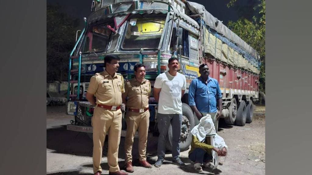 gang steals trucks in Maharashtra and sells them in Uttar Pradesh and Bihar one caught