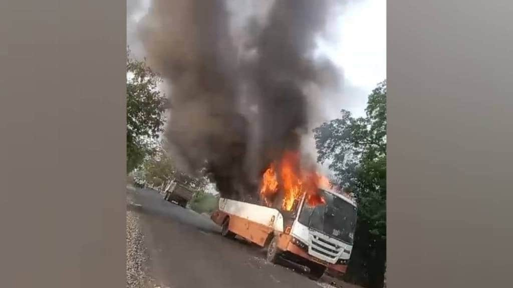 akola st bus caught fire with 20 passengers but the driver saved their lives