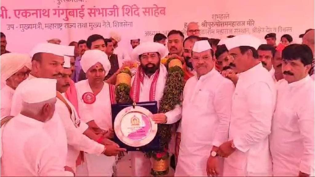 eknath shinde received shri sant tukaram maharaj award on his 375 th birth anniversary