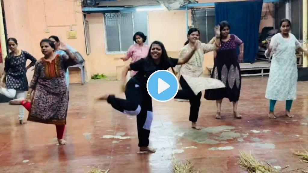 Women’s day 2025 woman dance on marathi song Jambhul Pikalya Zadakhali video goes viral