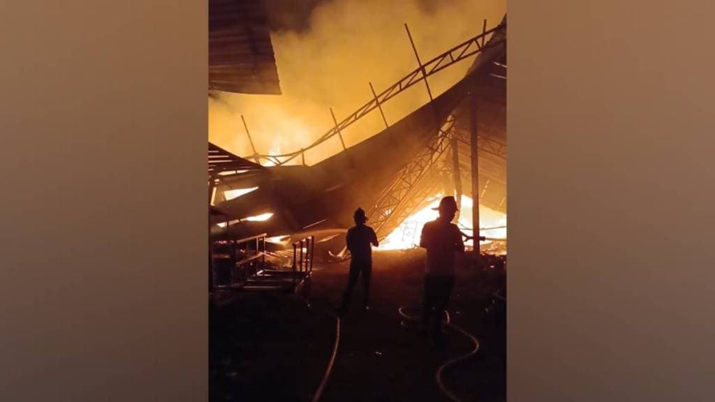 rk industries in pandhari pimpalgaon caught fire causing a loss of Rs 3 crore