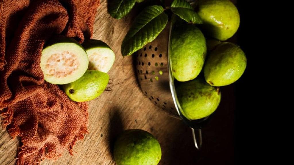 What happens to the body if you eat a bowl of guava every day? peru benefits in marathi