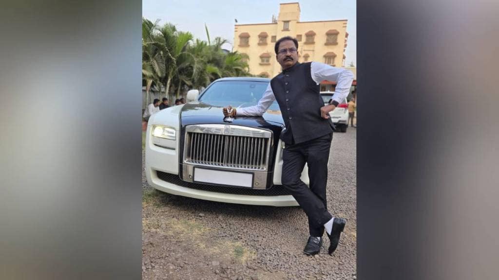 luxury car Rolls Royce journalist Prashant Koratkar, Chhatrapati Shivaji Maharaj Chhatrapati Sambhaji Maharaj