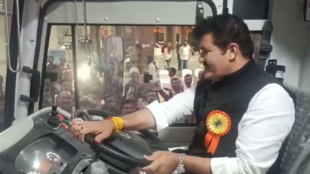 Sanyaj Rathod dedicated new buses to people while driving