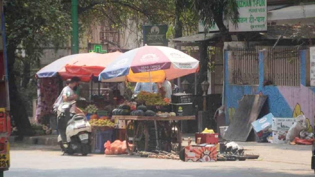 Street vendors on the streets of Thane city and Ghodbunder area