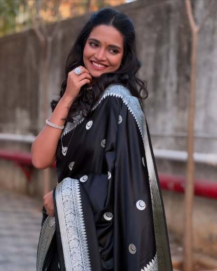 Vallari Viraj Purple Nauvari Saree Look