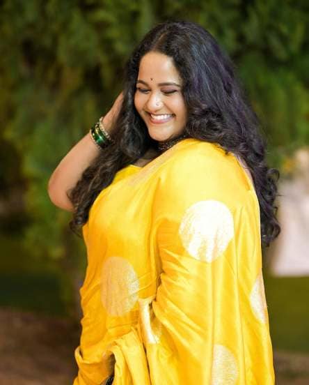 Vanita Kharat Yellow Saree Look