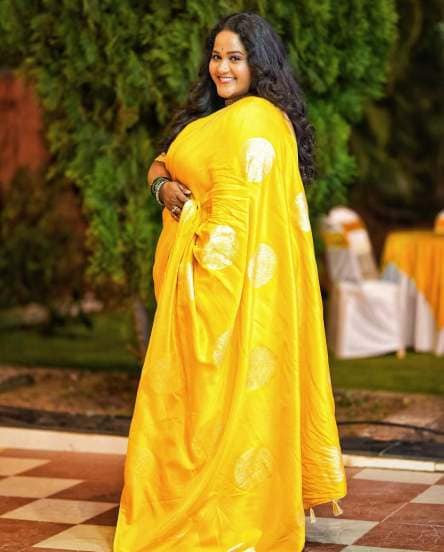 Vanita Kharat Yellow Saree Look