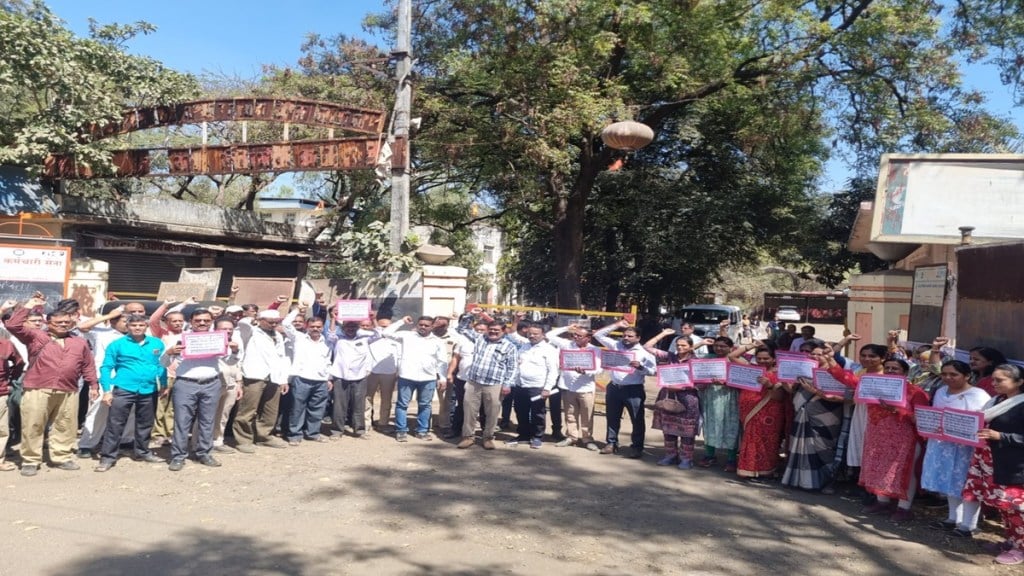 Nashik, ST employees, protest , pending dues,