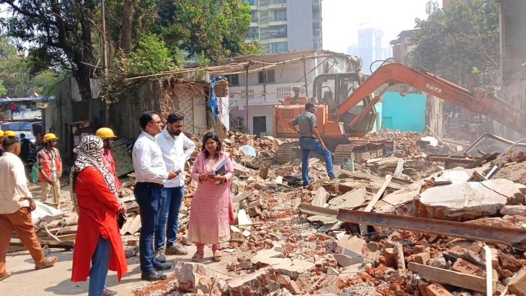 75 unauthorized constructions removed on Kakkaya Shetty Road in Bhandup Mumbai