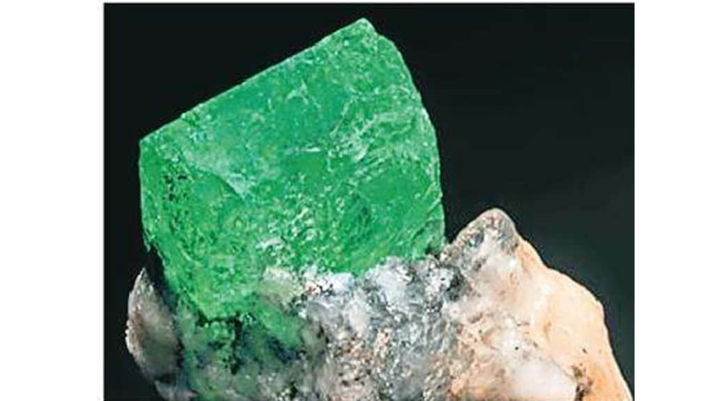 natural and artificial gemstone