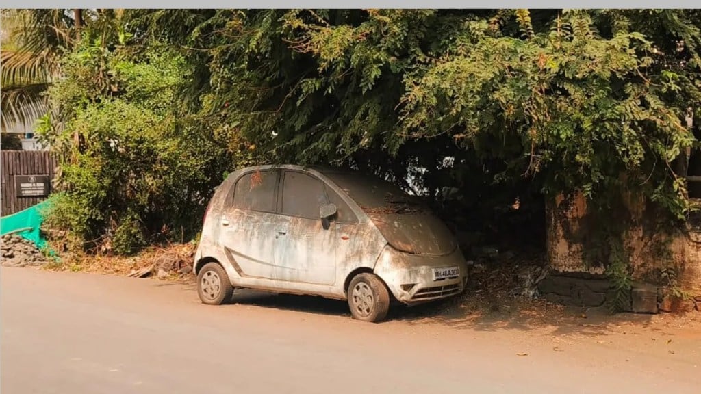 abandoned vehicles loksatta