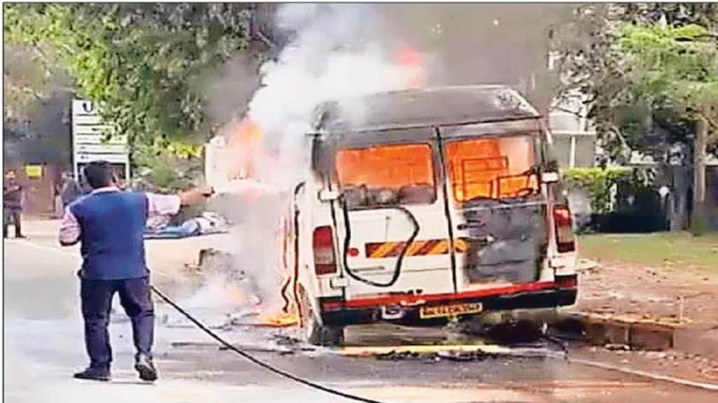 pune company bus fire 4 died