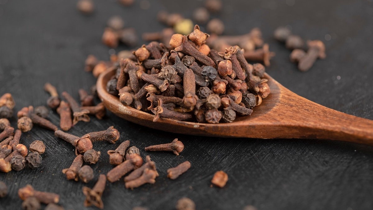 Cloves health benefits eating cloves daily is good for health