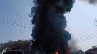 fire in plastic warehouse in miraj news in marathi