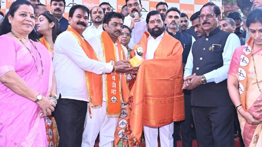 Three former corporators of Thackeray group join Shiv Sena Shinde group