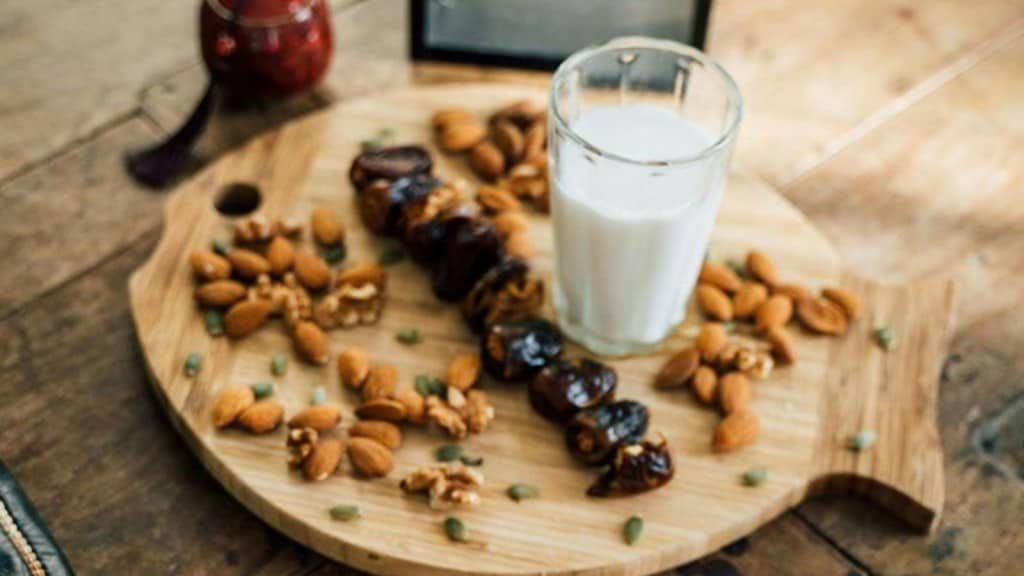 Water or milk soaked dates for health