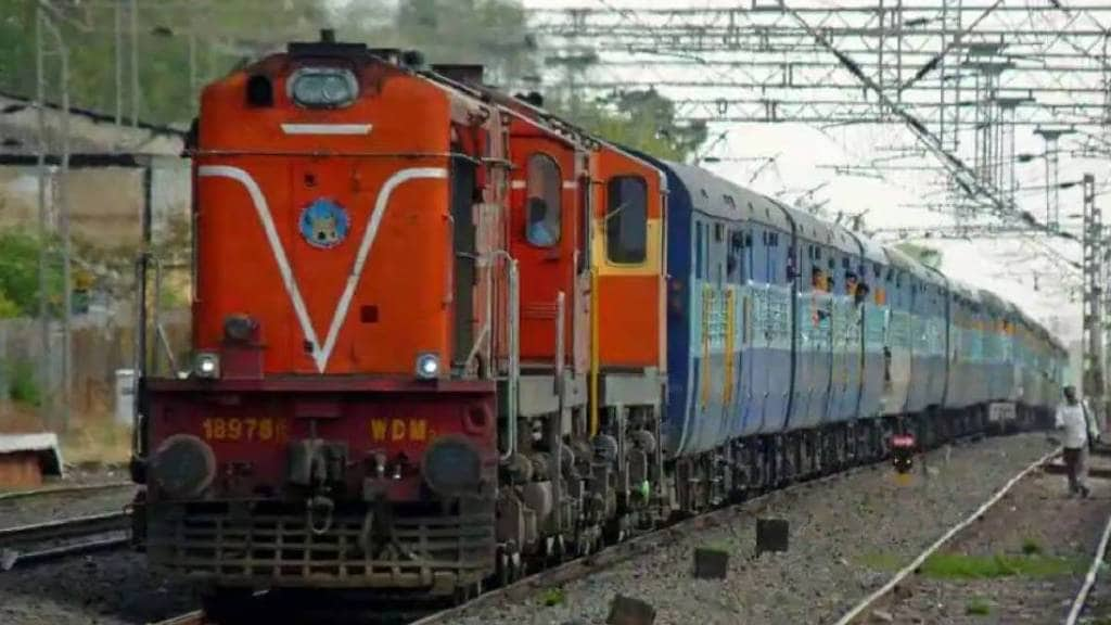 What are the facilities for railway passengers during rush hour