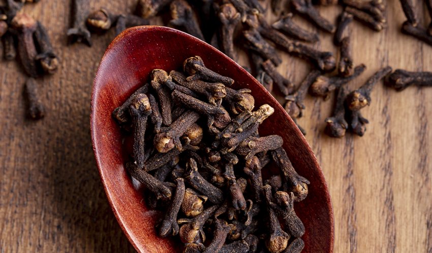 Benefits of Eating Cloves Daily