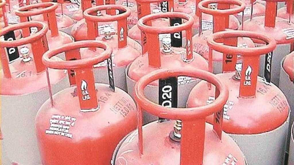 hotels restaurants using unauthorized domestic lpg cylinders in pimpri