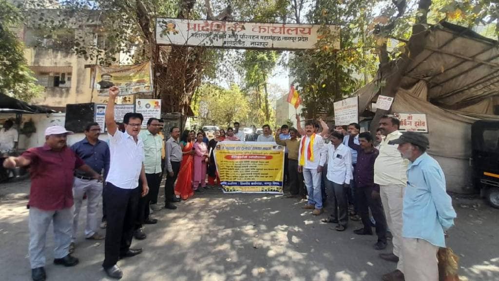 nagpur ST employees agitation salary hike issue