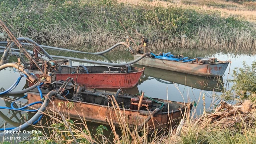 Eight boats of sand smugglers blown up with explosives in Khadakpurna Dam