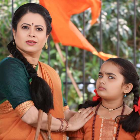 pirticha vanva uri petla fame kanchi shinde will play younger indu in indrayani serial