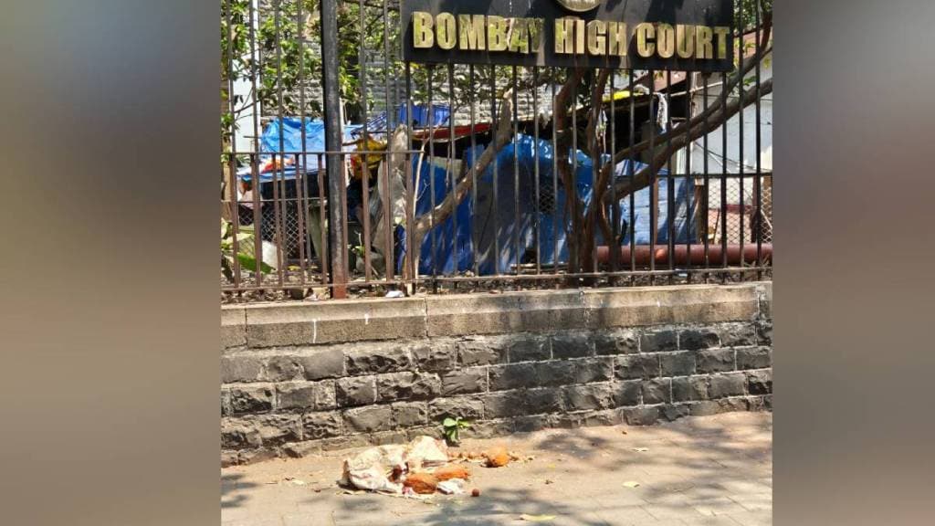 superstition experiment outside the bombay High Court building